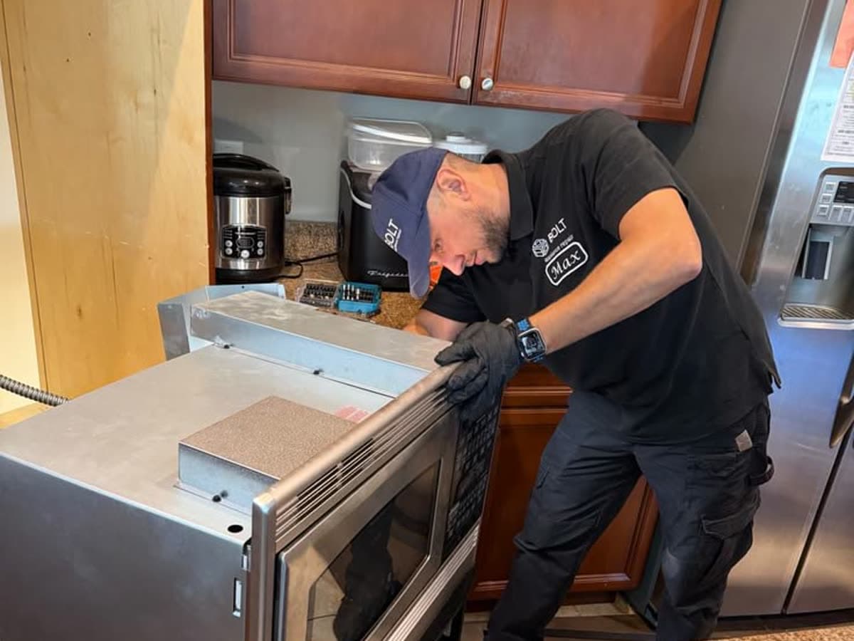 Appliance Repair business at work